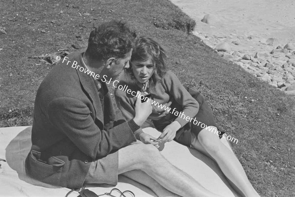 ACHILL HEAD HAVING A PICNIC